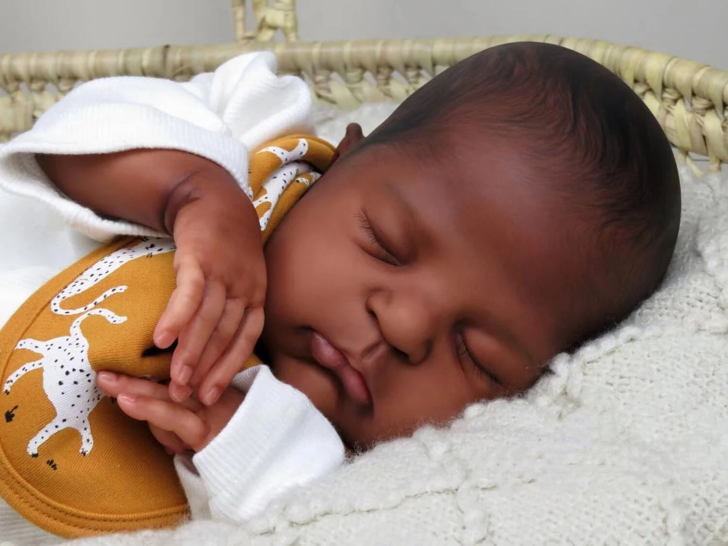 Bebê Reborn Menino Negro Dormindo - 50 Cm