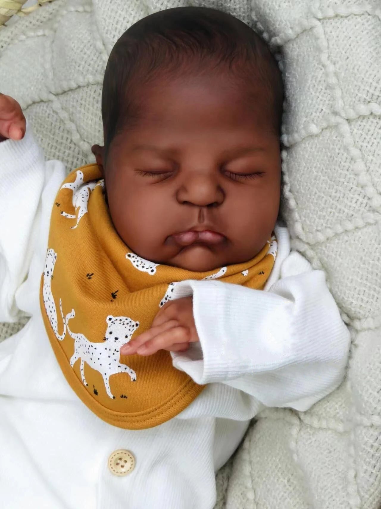 Bebê Reborn Menino Negro Dormindo - 50 Cm