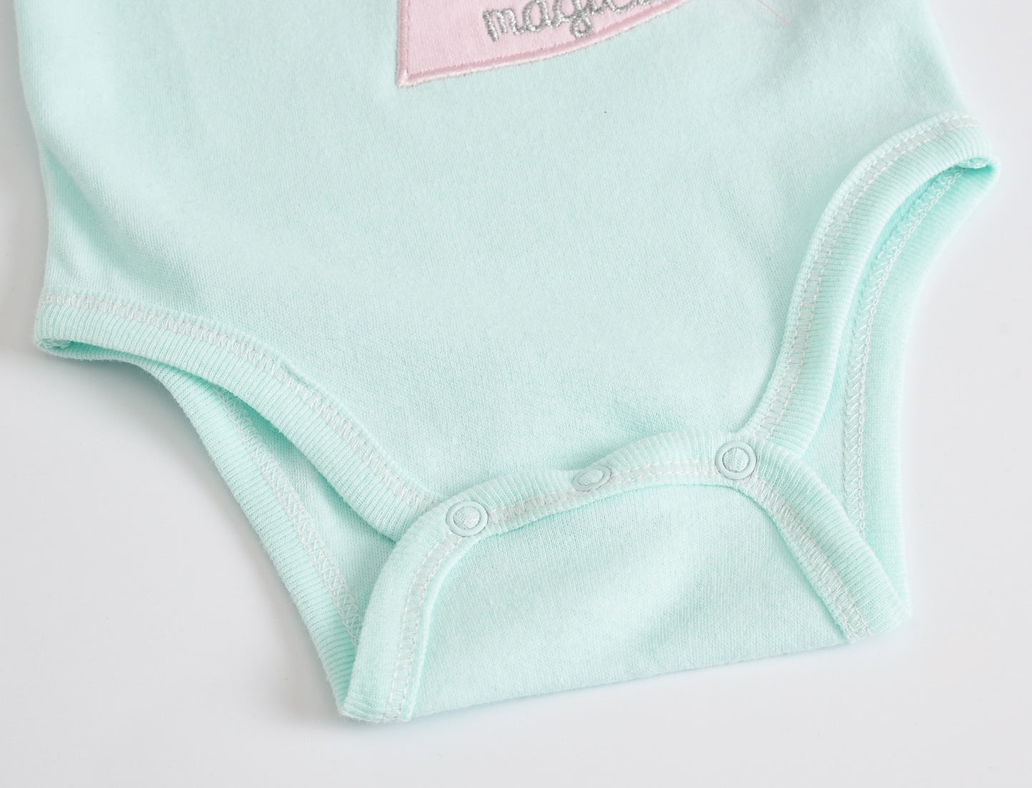 Kit body bebê 3 peças multicor manga curta - Meninos e Meninas