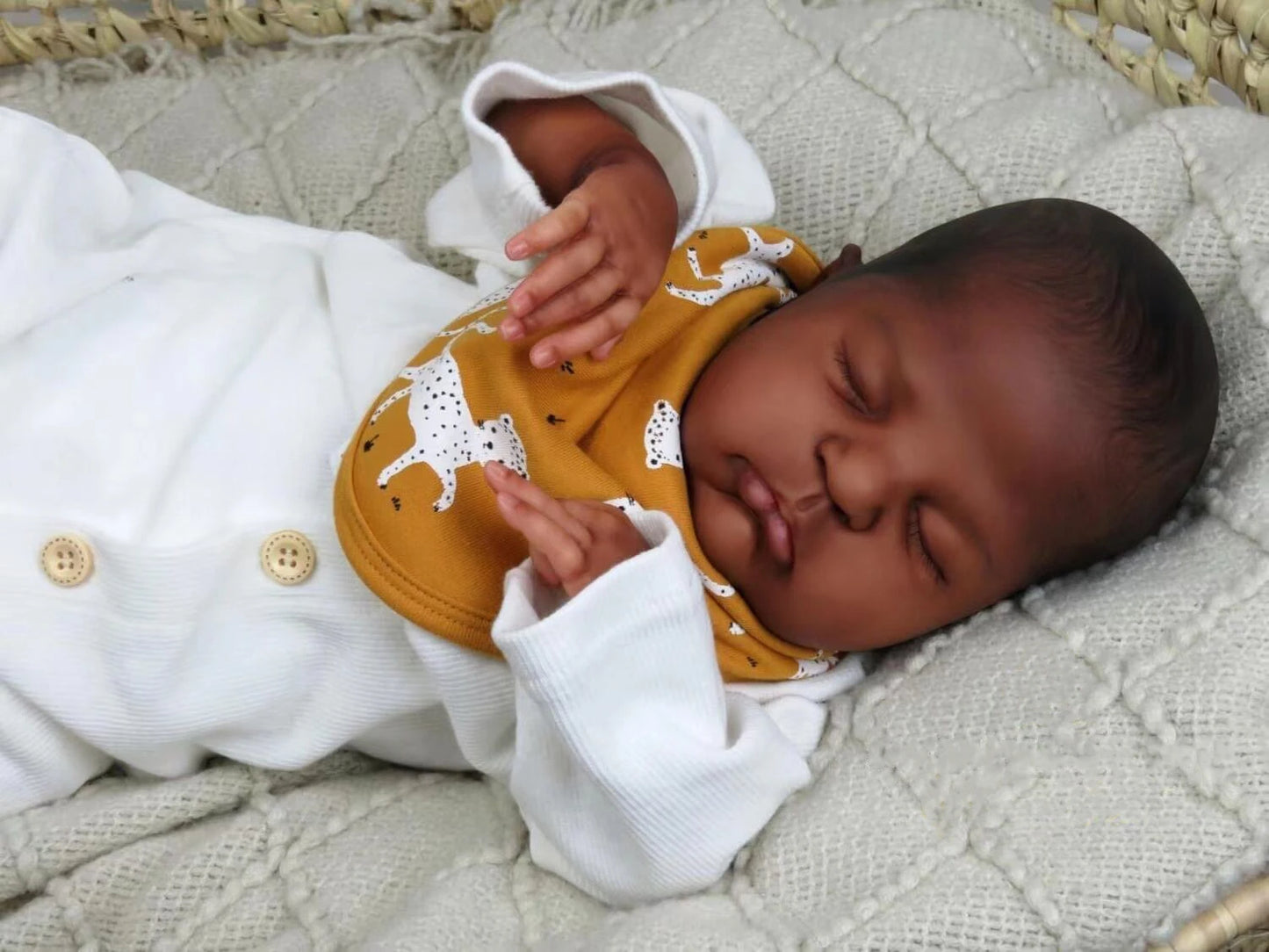 Bebê Reborn Menino Negro Dormindo - 50 Cm